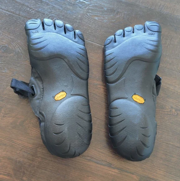 Vibram Toe Shoes - Picture 5 of 6